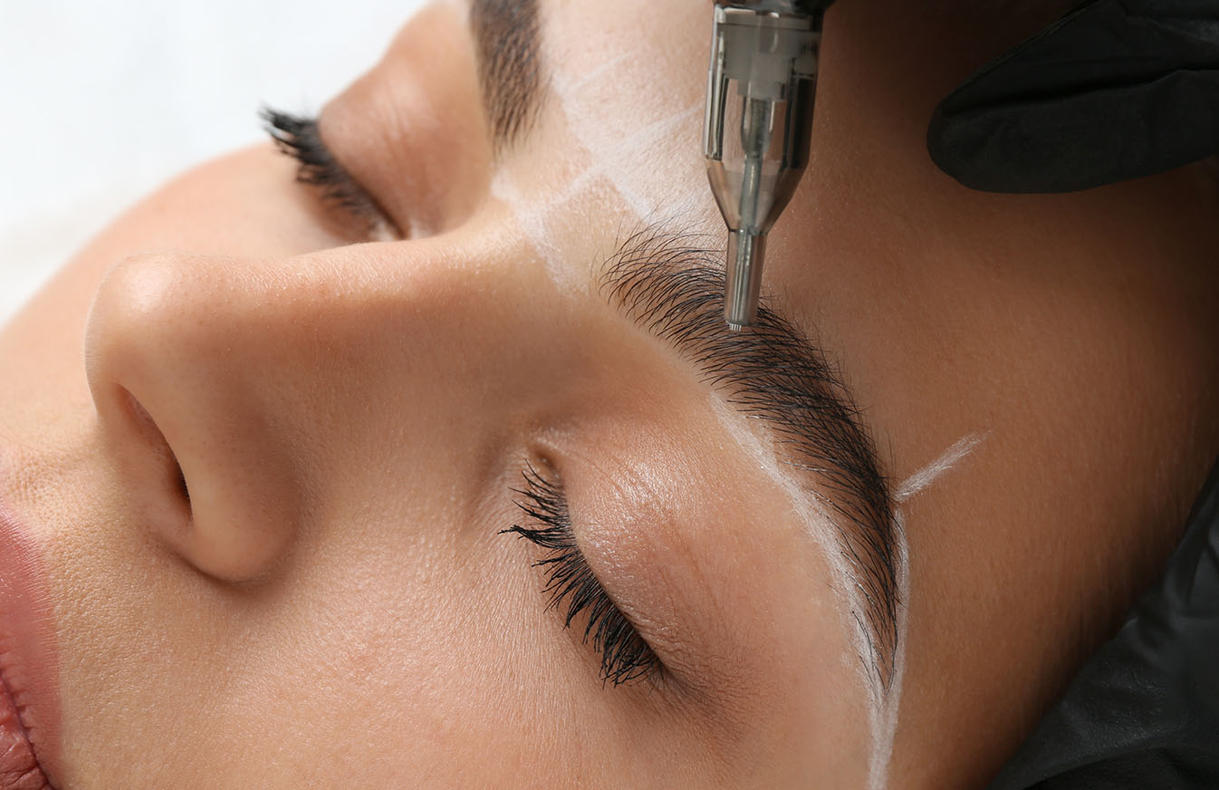 فرآیند کاشت ابرو با روش DHI چگونه انجام می‌شود؟